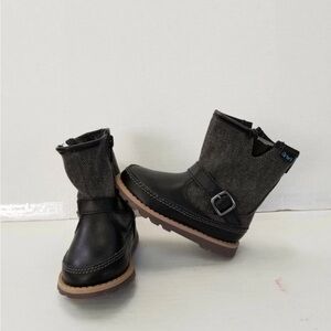 Carter's  Galaway Boy's Fashion Boot  Size 5